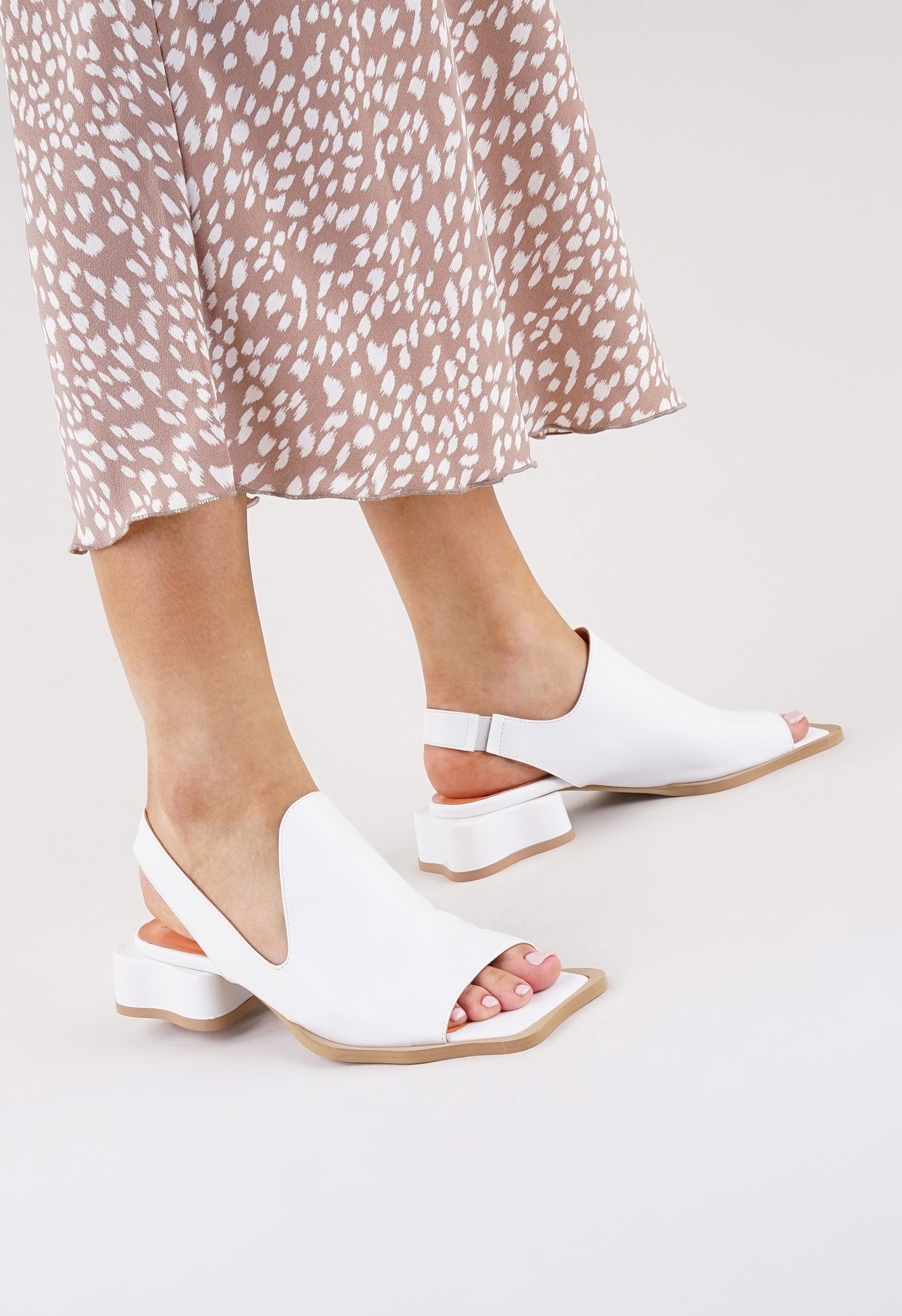 Босоножки на низком каблуке Mario Berlucci Босоножки на низком каблуке Mario Berlucci