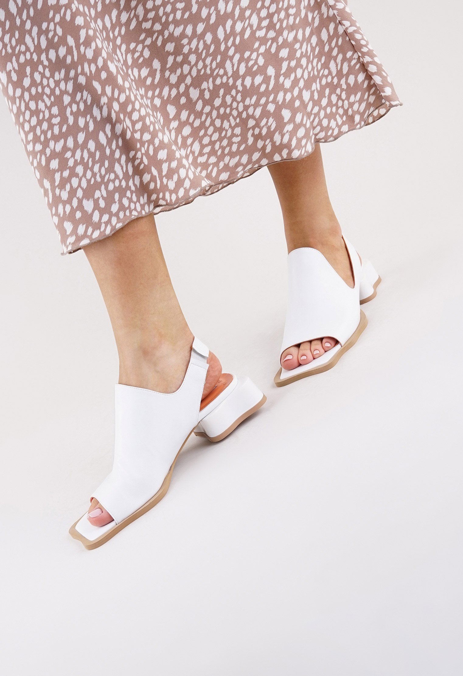 Босоножки на низком каблуке Mario Berlucci Босоножки на низком каблуке Mario Berlucci