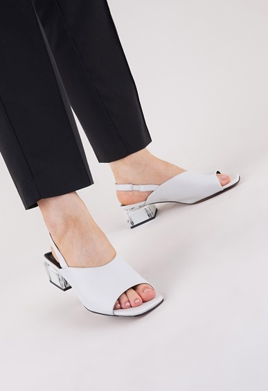 Босоножки на низком каблуке Mario Berlucci Босоножки на низком каблуке Mario Berlucci