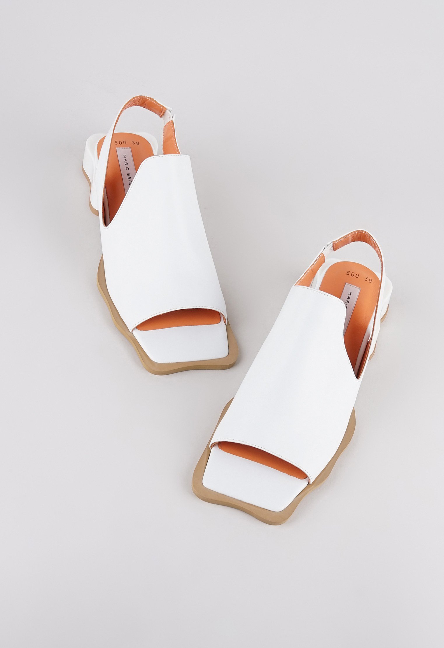 Босоножки на низком каблуке Mario Berlucci Босоножки на низком каблуке Mario Berlucci