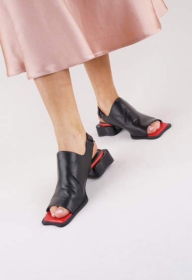 Босоножки на низком каблуке Mario Berlucci Босоножки на низком каблуке Mario Berlucci