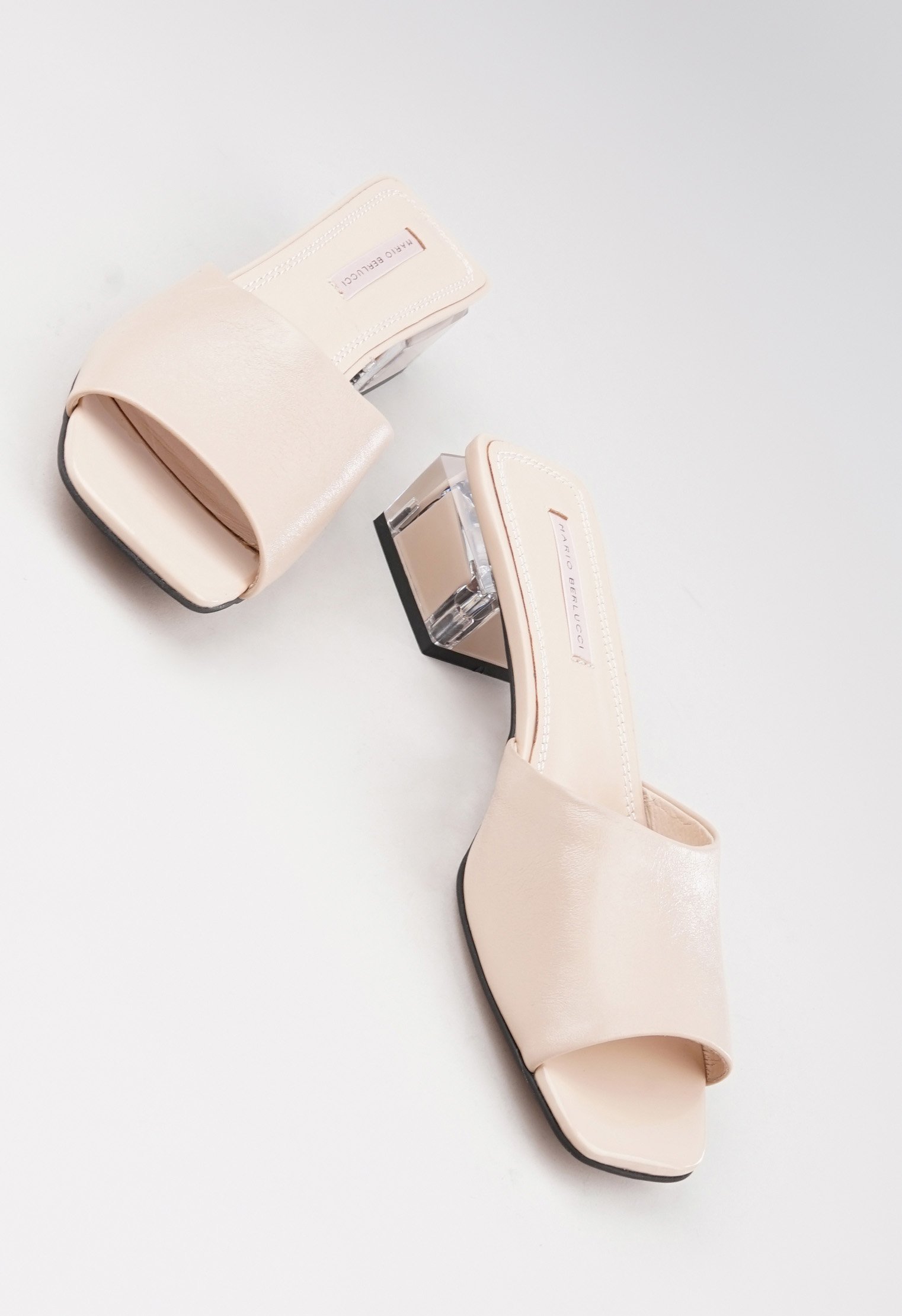 Босоножки на низком каблуке Mario Berlucci Босоножки на низком каблуке Mario Berlucci