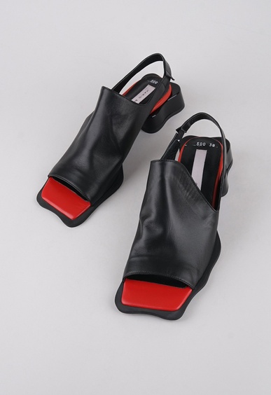 Босоножки на низком каблуке Mario Berlucci Босоножки на низком каблуке Mario Berlucci