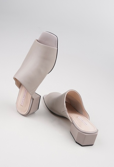 Босоножки на низком каблуке Mario Berlucci Босоножки на низком каблуке Mario Berlucci