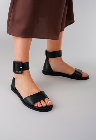 Босоножки на низком каблуке Mario Berluchi Босоножки на низком каблуке Mario Berluchi