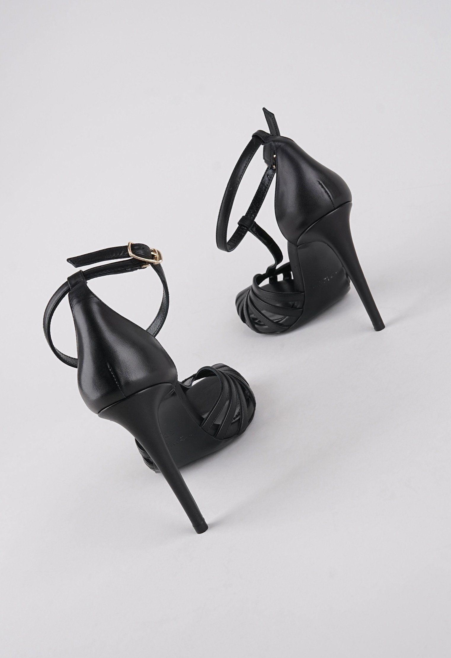 Босоножки на шпильке Mario Berlucci Босоножки на шпильке Mario Berlucci