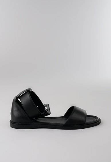 Босоножки на низком каблуке Mario Berluchi Босоножки на низком каблуке Mario Berluchi