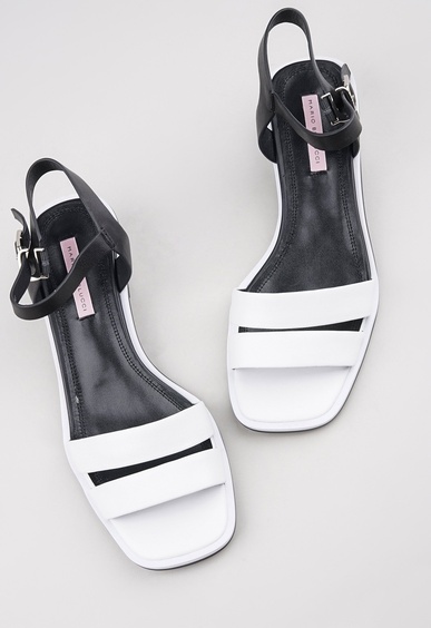 Босоножки на низком каблуке Mario Berlucci Босоножки на низком каблуке Mario Berlucci