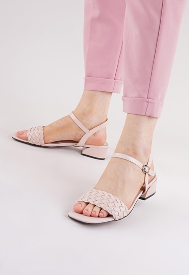 Босоножки на низком каблуке Mario Berlucci Босоножки на низком каблуке Mario Berlucci