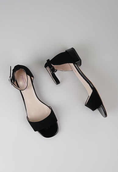 Босоножки на низком каблуке Mario Berlucci Босоножки на низком каблуке Mario Berlucci