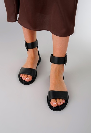 Босоножки на низком каблуке Mario Berluchi Босоножки на низком каблуке Mario Berluchi