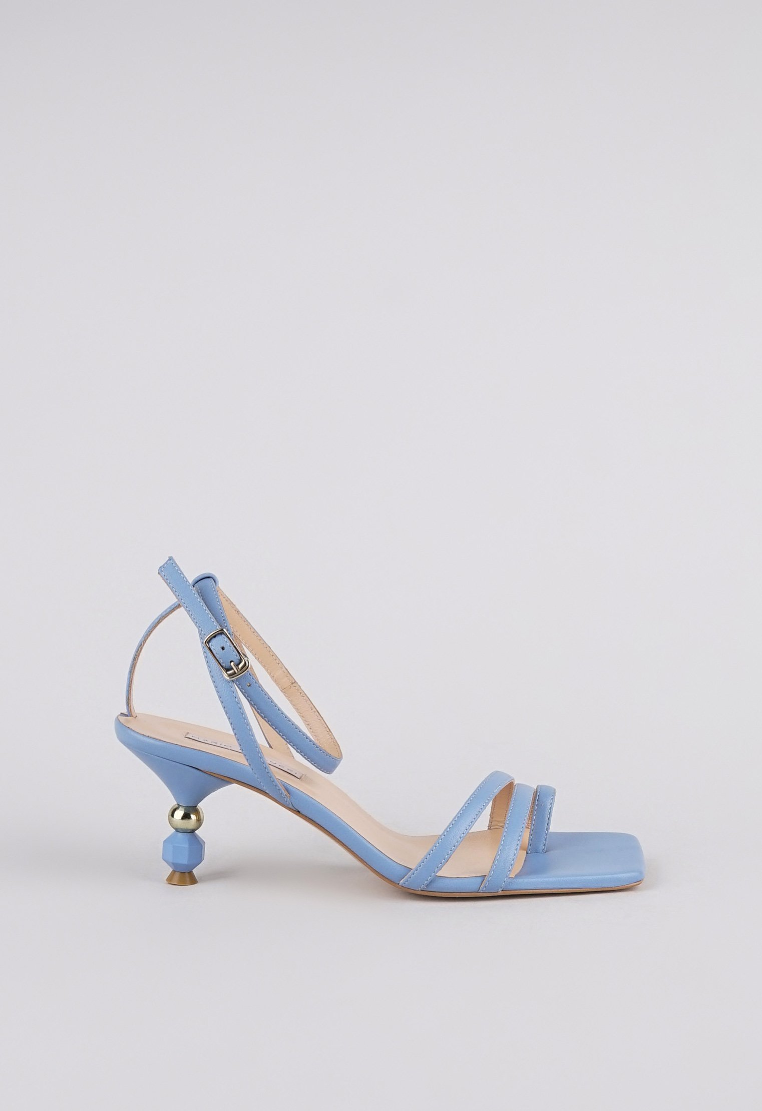 Босоножки на низком каблуке Mario Berlucci Босоножки на низком каблуке Mario Berlucci