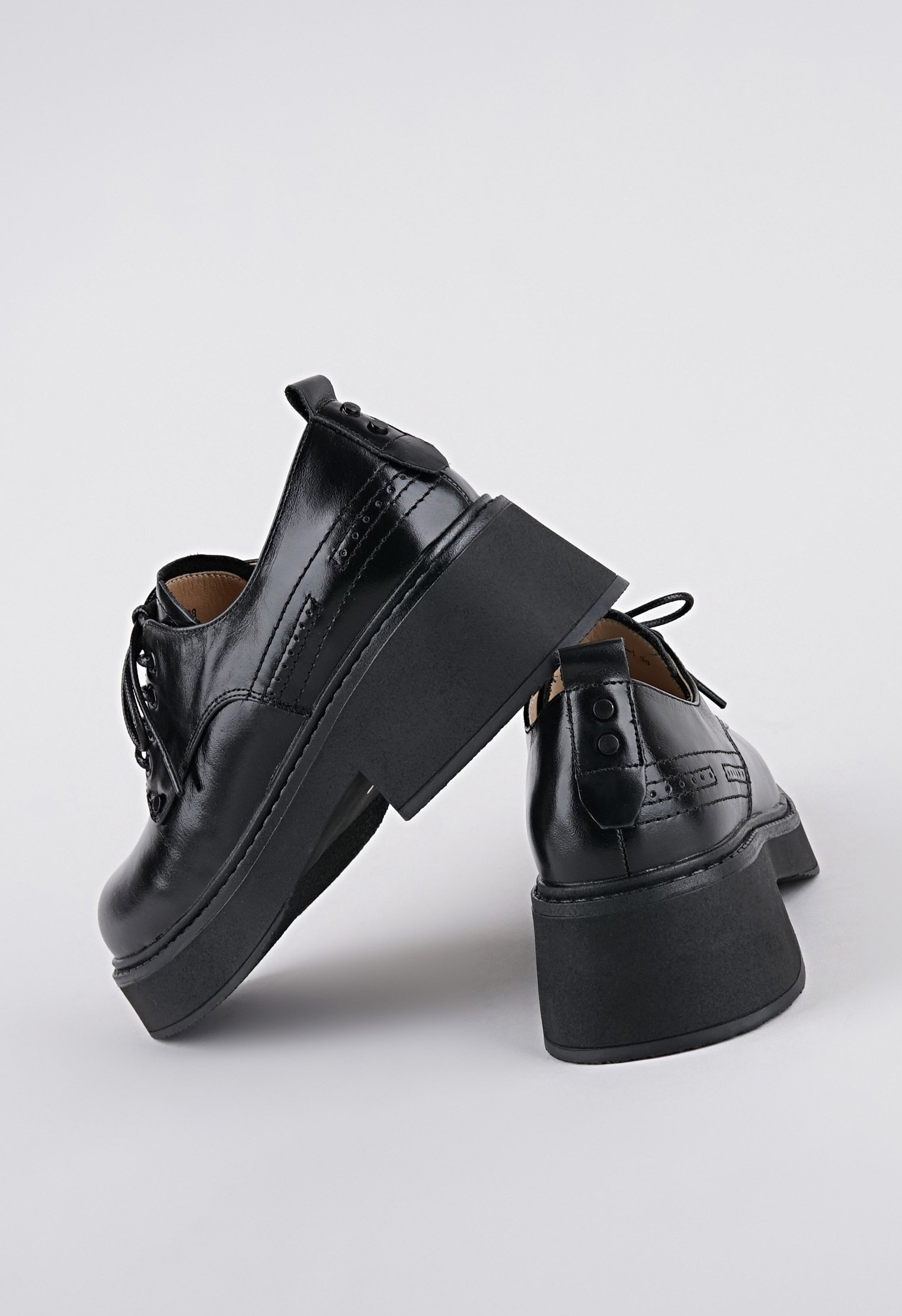 Туфли на низком каблуке Mario Berlucci Туфли на низком каблуке Mario Berlucci