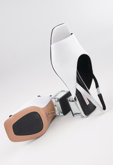 Босоножки на низком каблуке Mario Berlucci Босоножки на низком каблуке Mario Berlucci