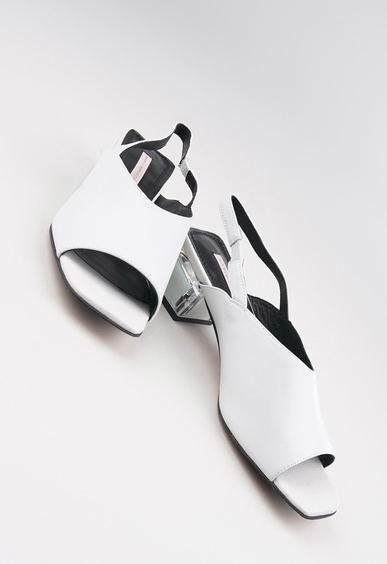 Босоножки на низком каблуке Mario Berlucci Босоножки на низком каблуке Mario Berlucci