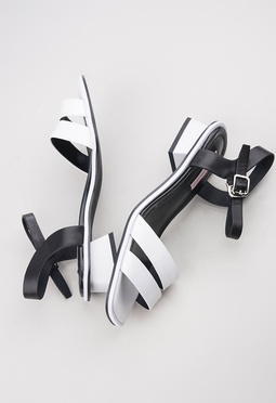 Босоножки на низком каблуке Mario Berlucci Босоножки на низком каблуке Mario Berlucci