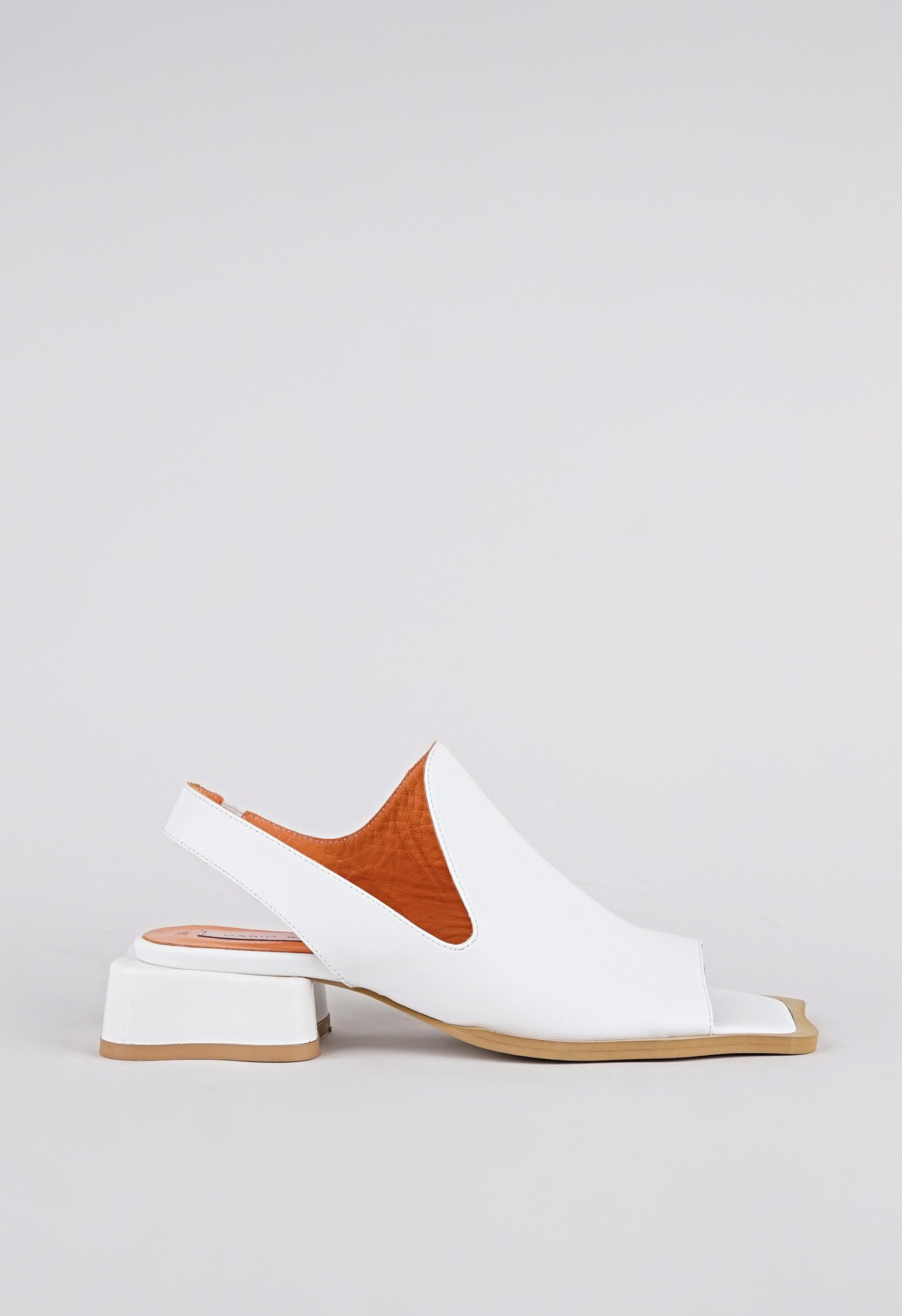 Босоножки на низком каблуке Mario Berlucci Босоножки на низком каблуке Mario Berlucci