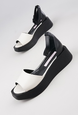 Босоножки на танкетке Mario Berluchi Босоножки на танкетке Mario Berluchi