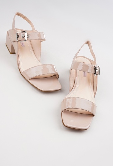 Босоножки на низком каблуке Mario Berlucci Босоножки на низком каблуке Mario Berlucci