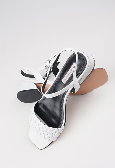 Босоножки на низком каблуке Mario Berlucci Босоножки на низком каблуке Mario Berlucci