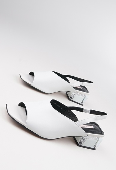 Босоножки на низком каблуке Mario Berlucci Босоножки на низком каблуке Mario Berlucci