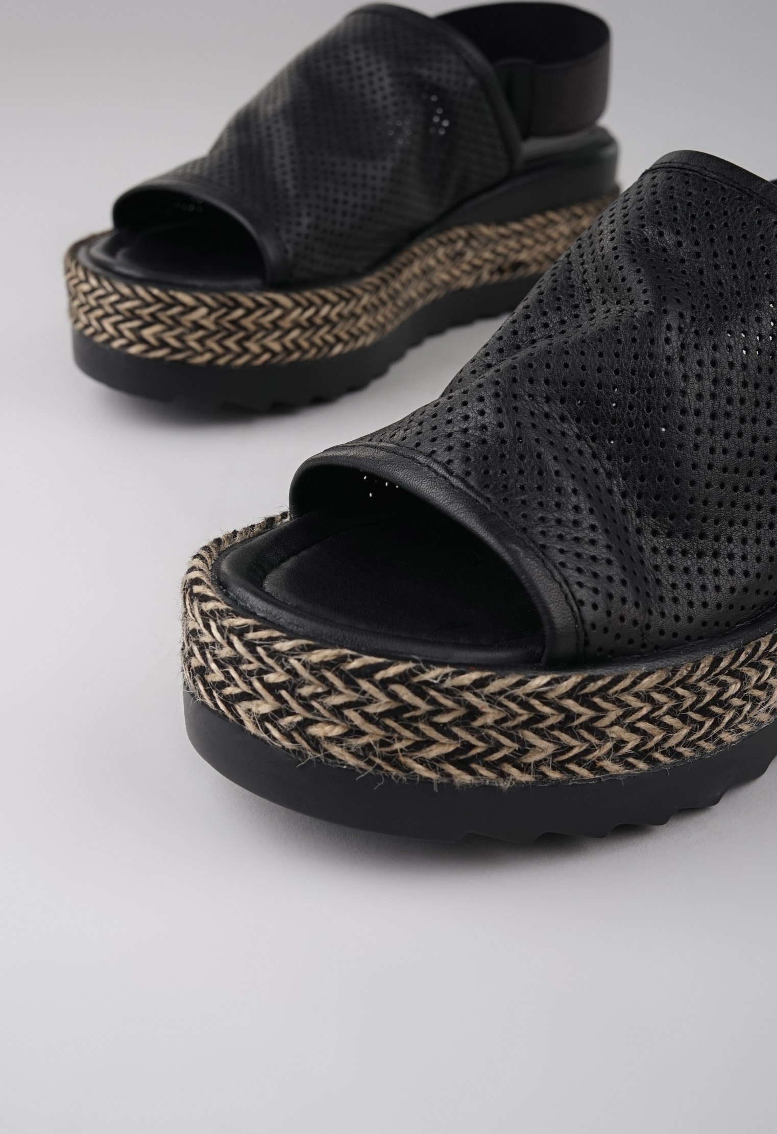 Босоножки на платформе Mario Berluchi Босоножки на платформе Mario Berluchi