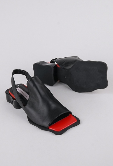 Босоножки на низком каблуке Mario Berlucci Босоножки на низком каблуке Mario Berlucci