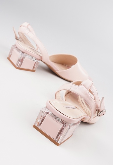 Босоножки на низком каблуке Mario Berlucci Босоножки на низком каблуке Mario Berlucci