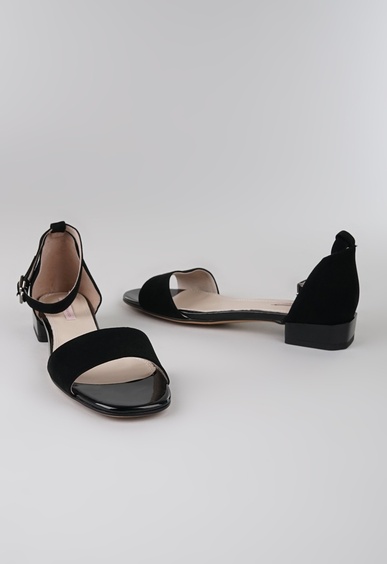 Босоножки на низком каблуке Mario Berlucci Босоножки на низком каблуке Mario Berlucci