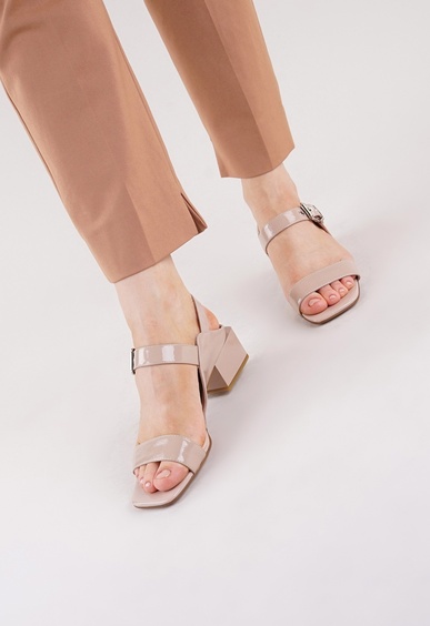 Босоножки на низком каблуке Mario Berlucci Босоножки на низком каблуке Mario Berlucci