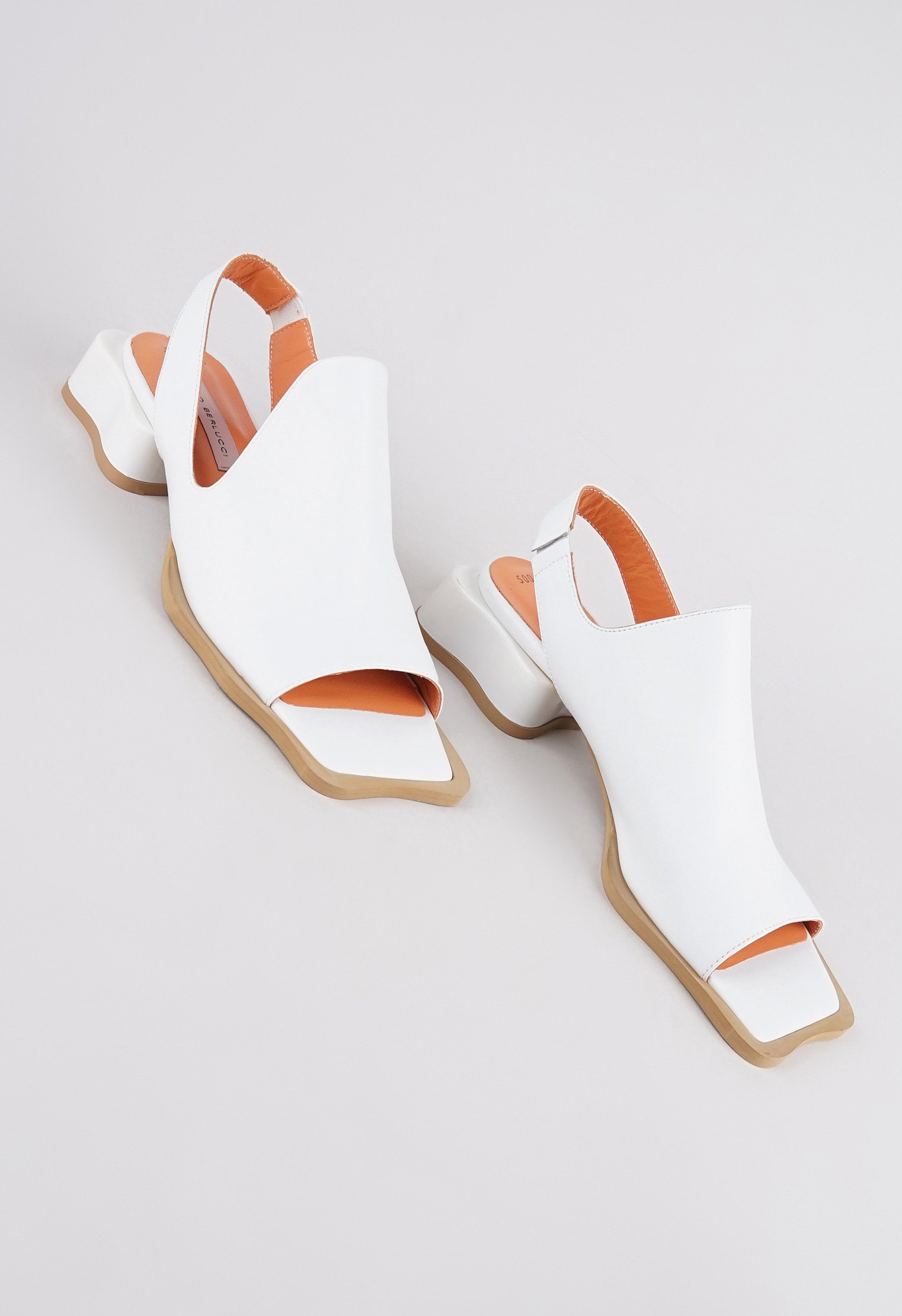 Босоножки на низком каблуке Mario Berlucci Босоножки на низком каблуке Mario Berlucci