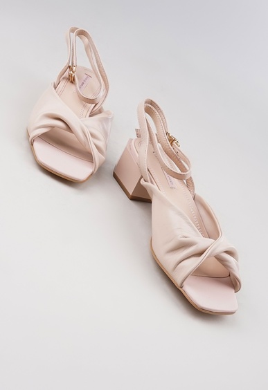 Босоножки на низком каблуке Mario Berlucci Босоножки на низком каблуке Mario Berlucci