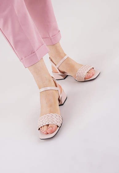 Босоножки на низком каблуке Mario Berlucci Босоножки на низком каблуке Mario Berlucci