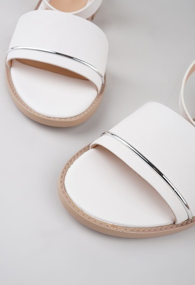 Босоножки на низком каблуке Mario Berlucci Босоножки на низком каблуке Mario Berlucci