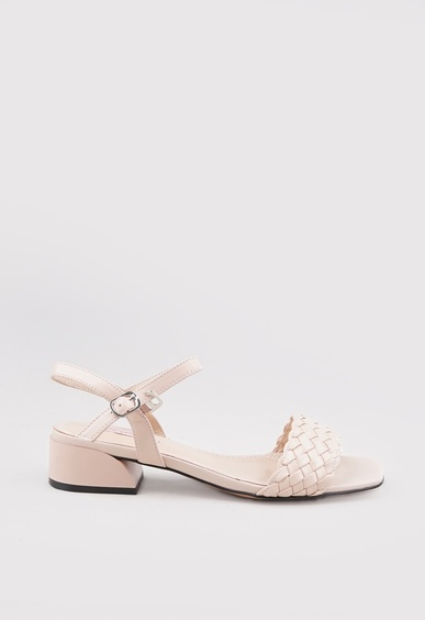 Босоножки на низком каблуке Mario Berlucci Босоножки на низком каблуке Mario Berlucci