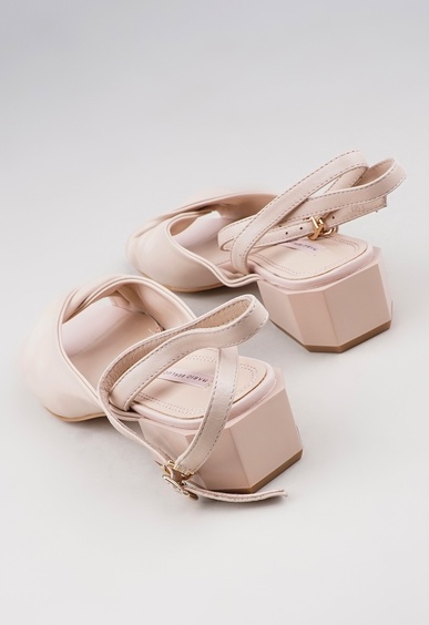 Босоножки на низком каблуке Mario Berlucci Босоножки на низком каблуке Mario Berlucci