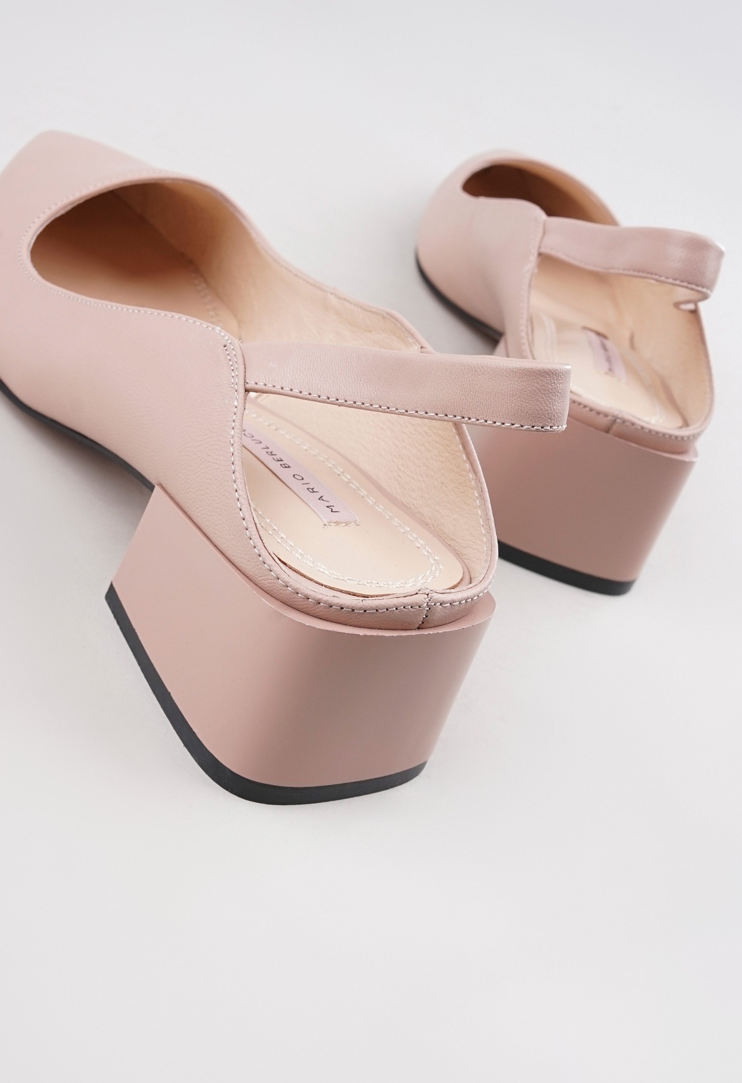 Туфли на низком каблуке Mario Berlucci Туфли на низком каблуке Mario Berlucci