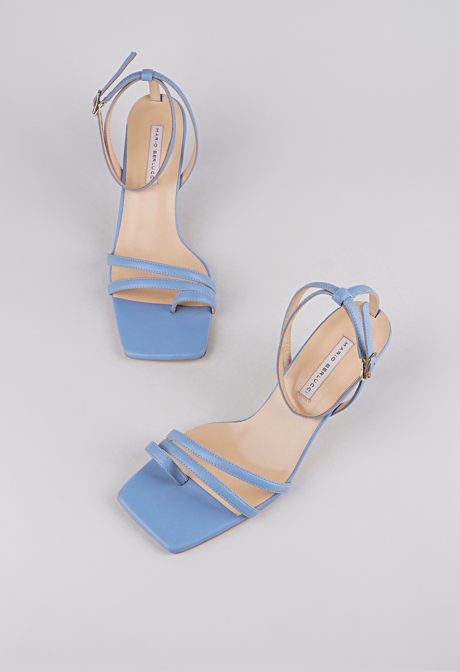 Босоножки на низком каблуке Mario Berlucci Босоножки на низком каблуке Mario Berlucci