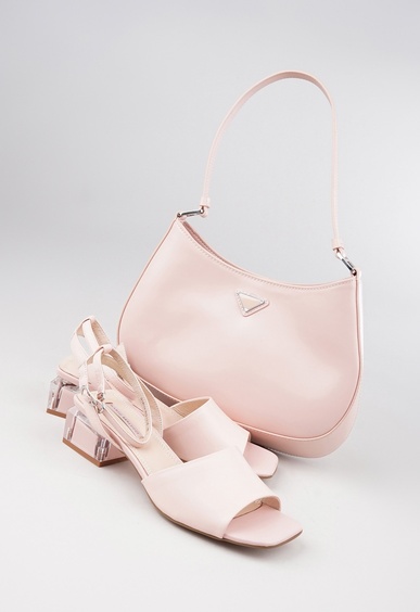 Босоножки на низком каблуке Mario Berlucci Босоножки на низком каблуке Mario Berlucci