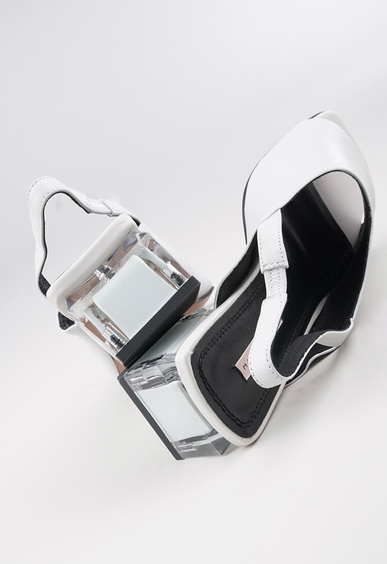 Босоножки на низком каблуке Mario Berlucci Босоножки на низком каблуке Mario Berlucci