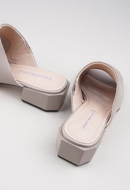 Босоножки на низком каблуке Mario Berlucci Босоножки на низком каблуке Mario Berlucci