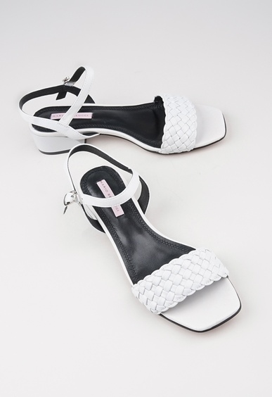 Босоножки на низком каблуке Mario Berlucci Босоножки на низком каблуке Mario Berlucci