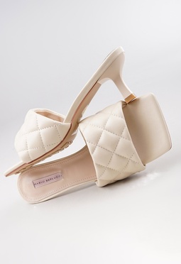 Босоножки на низком каблуке Mario Berlucci Босоножки на низком каблуке Mario Berlucci