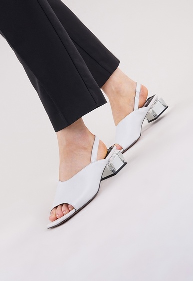 Босоножки на низком каблуке Mario Berlucci Босоножки на низком каблуке Mario Berlucci