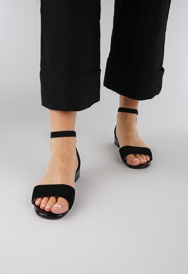 Босоножки на низком каблуке Mario Berlucci Босоножки на низком каблуке Mario Berlucci