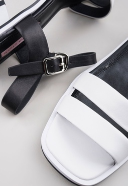 Босоножки на низком каблуке Mario Berlucci Босоножки на низком каблуке Mario Berlucci