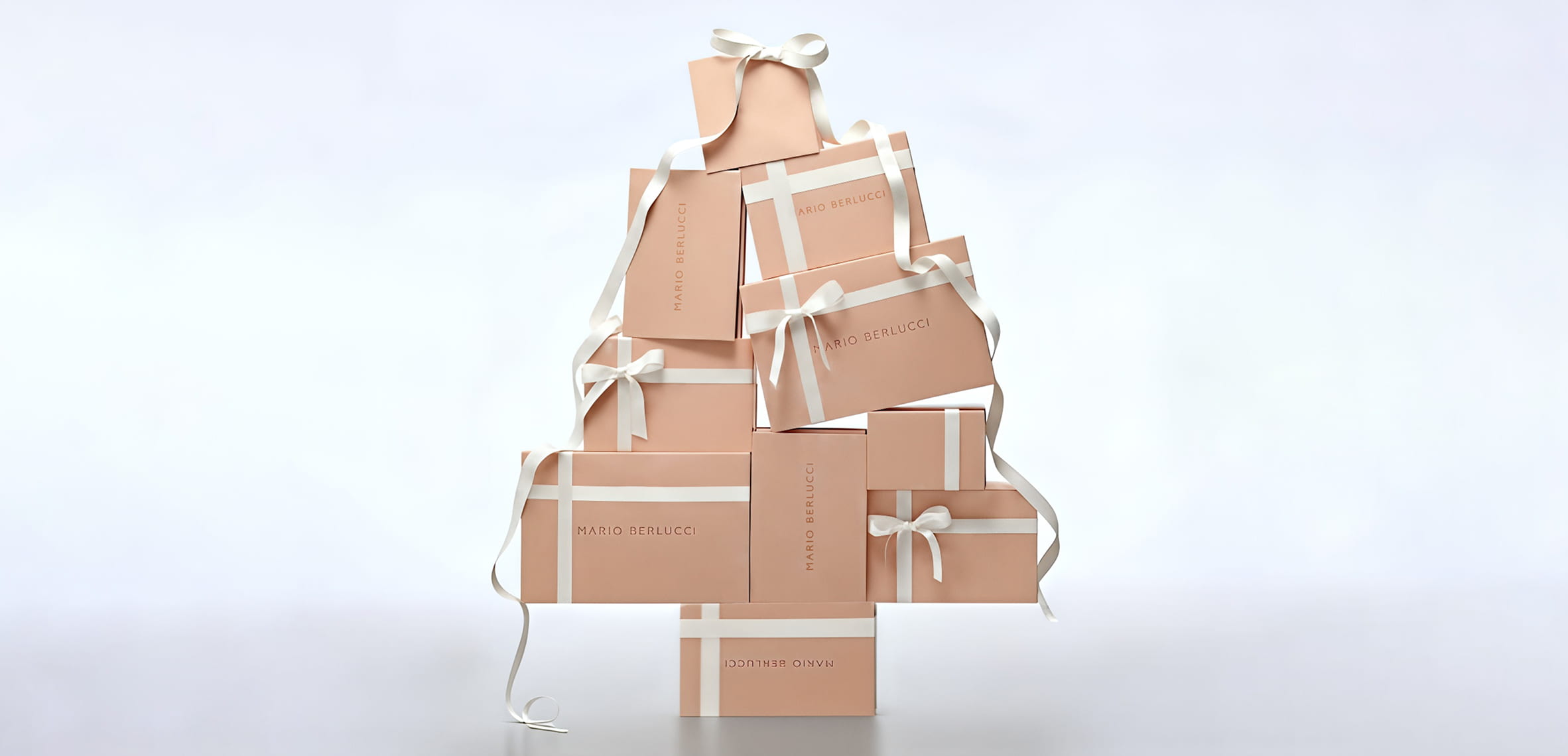 Обувь, украшения, кожа: короткий гид по подаркам для близких