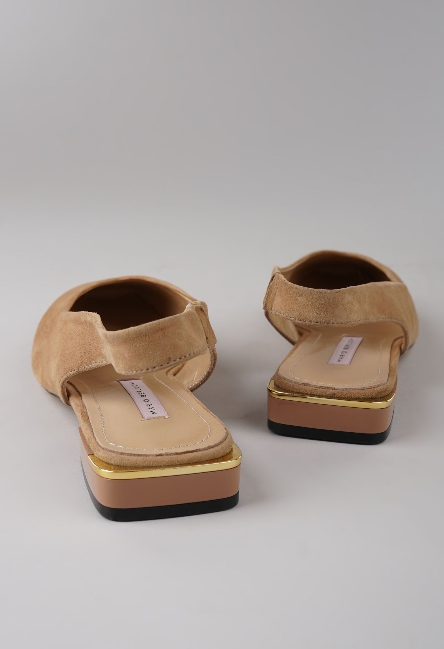 Туфли на низком каблуке Mario Berluchi Туфли на низком каблуке Mario Berluchi