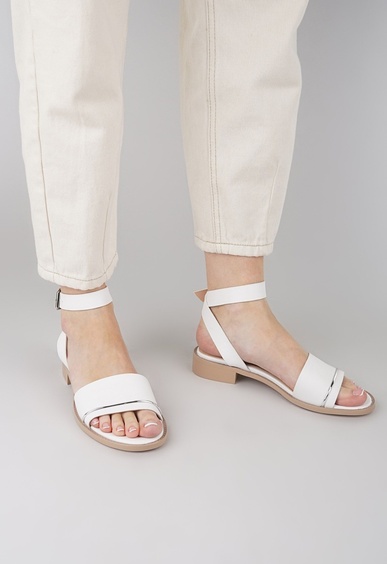 Босоножки на низком каблуке Mario Berlucci Босоножки на низком каблуке Mario Berlucci