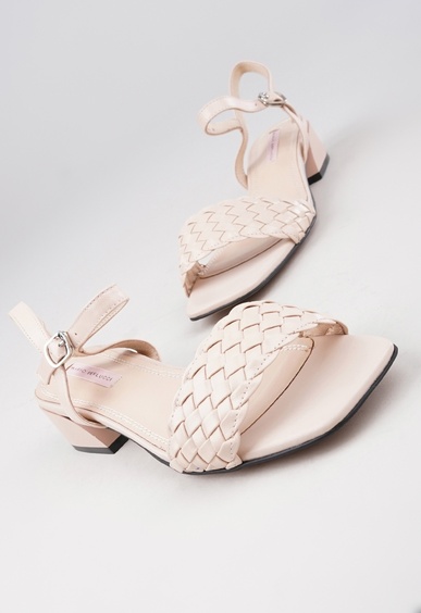 Босоножки на низком каблуке Mario Berlucci Босоножки на низком каблуке Mario Berlucci